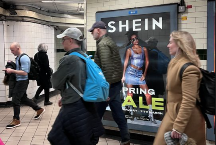 Shein se ha expandido rápidamente de un vendedor de ropa chino con descuento a una marca de moda global. FOTO: SUZANNE PLUNKETT/REUTERS