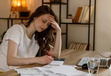 Aumento del Costo de Vida Lleva a Estadounidenses a Abandonar la Universidad: La Guerra de Aranceles Provoca un Grave Daño Social