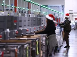 Estados Unidos: 10,000 Empleados del Servicio Postal Aceptan Retiro Anticipado Ante la Crisis Financiera del Organismo