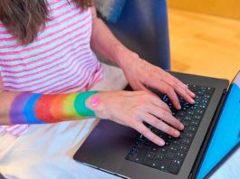 Estados Unidos y Unión Europea Luchan por un Arreglo Comercial Arancelario: ¡Perdiendo Tiempo con un Trump que No Cumplirá!